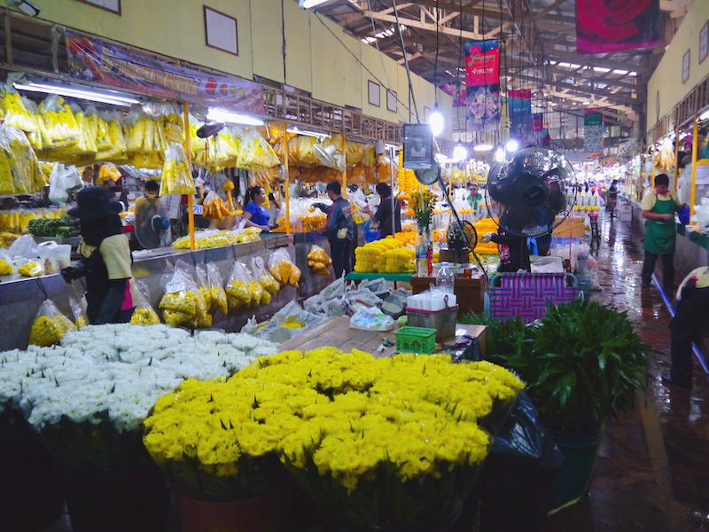 混亂、祭祀且濃郁的飽和色 / 曼谷花卉市場（Pak Klong Talad）