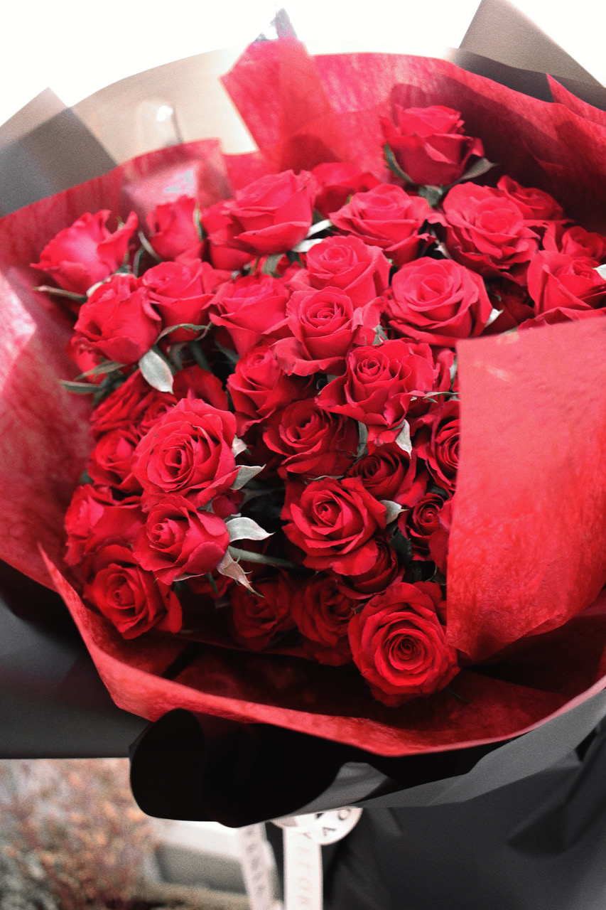 99朵新鮮紅玫瑰送禮花束