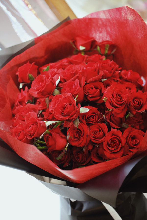 99朵新鮮紅玫瑰送禮花束